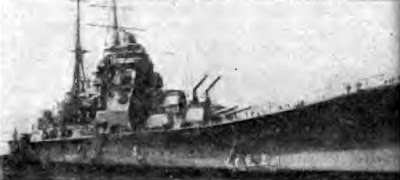 Примером современного крейсера может служить японский крейсер "Атаго". Он имеет 10 пушек 8-дюймового калибра и 4 зенитных орудия. Крейсер развивает скорость 60 км в час