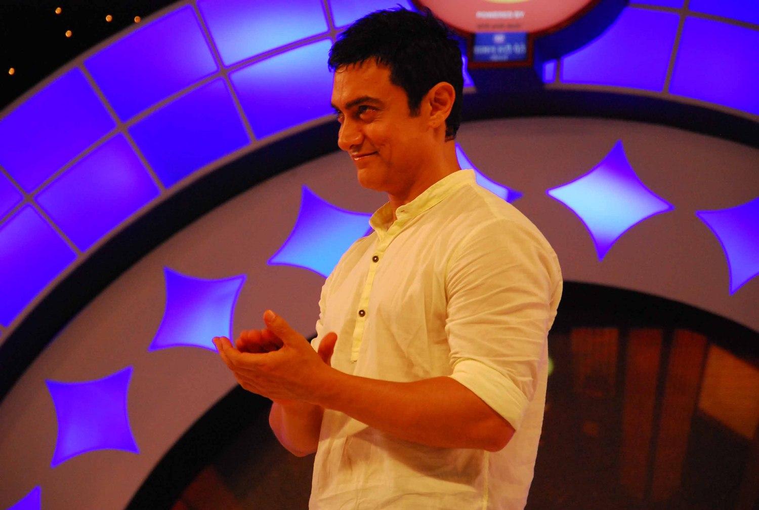 Amir Khan at ABP Mahajan Purshkar ~ Bollywood HQ Pictures| Wallpapers ...