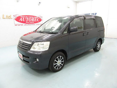 19505ABN8 2004 Toyota Noah X V Selection