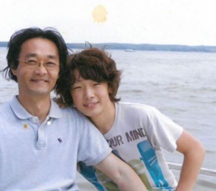 Yg Press Ikon S Bobby Reveals Cute Childhood Photo With His Dad