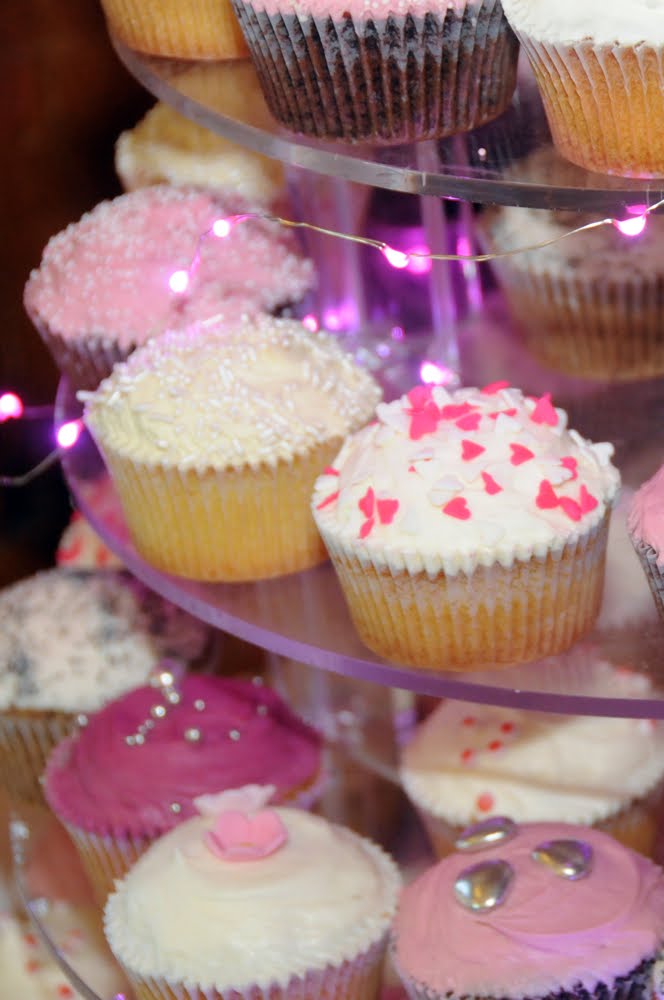 Cupcake towers Hi all I'm still catching up on my postsummer wedding 