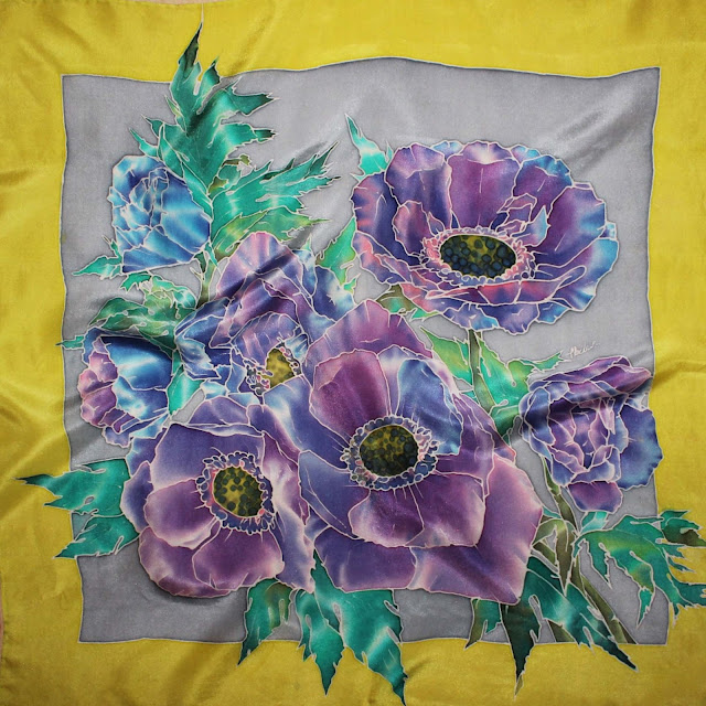 Дамский шейный платок, 55 х 55 см. Натуральный шелк средней плотности с матовой поверхностью.  Ручная роспись текстильными красками.