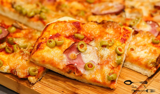 dania obiadowe, przekąski, pizza, domowa pizza, pizza z mozarellą, pomysł na pizzę, pyszna pizza, pizza wiejska, pizza z ananasem, pizza z kurczakiem, pizza z oliwkami,