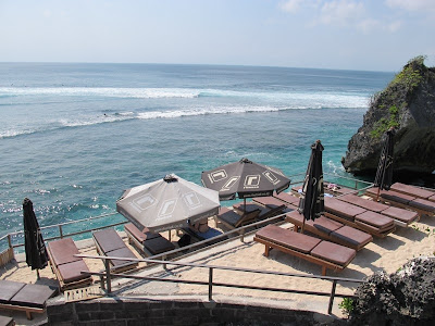 Ini Dia Pantai Dengan Tebing Dan Karang Cantik Di Bali [ www.BlogApaAja.com ]