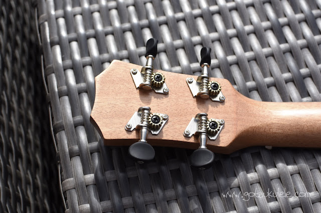 Caramel CC101A Zebrawood Ukulele tuners