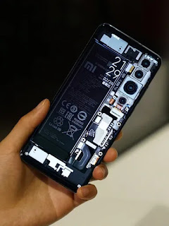 Ketua Xiaomi Lei Jun menggoda Mi 10 dengan punggung transparan