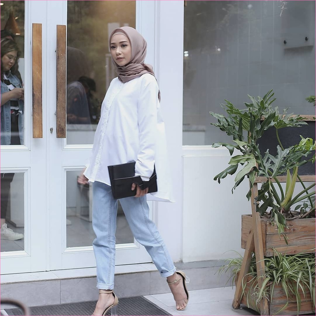 37 Baju Putih Celana  Jeans  Hijab 