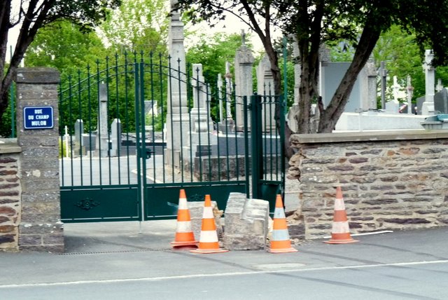 Accident-Saint-Erblon-Cimetiere1