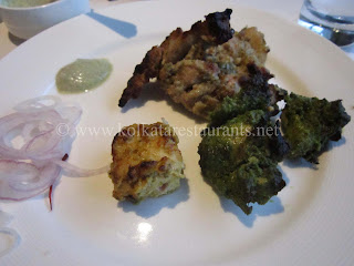 Fish Tikka, Chicken Reshmi Kebab, Pahari Kebab starters at Buffet of Harvey's Kolkata