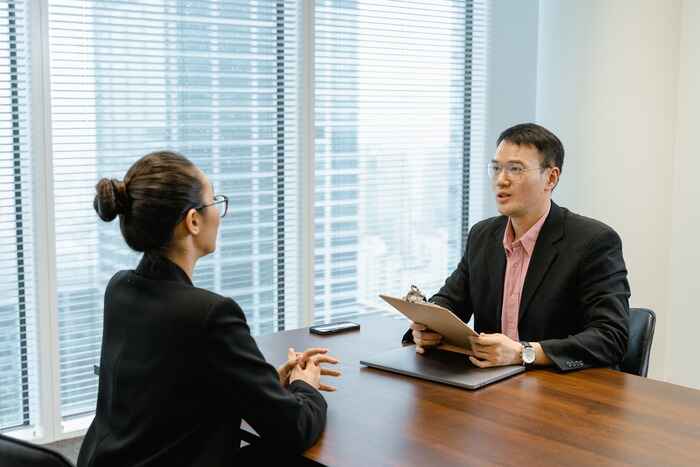 Pewawancara menanyakan tentang kelebihan dan kekurangan diri saat interview kerja