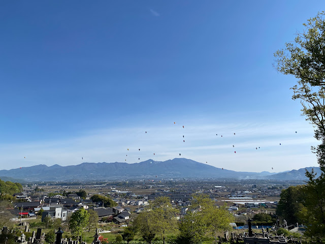 balloons over Saku with Asama in background 2