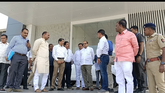 पालकमंत्री राधाकृष्ण विखे पाटील यांनी केली नवीन महसूल भवन इमारतीची पाहणी   