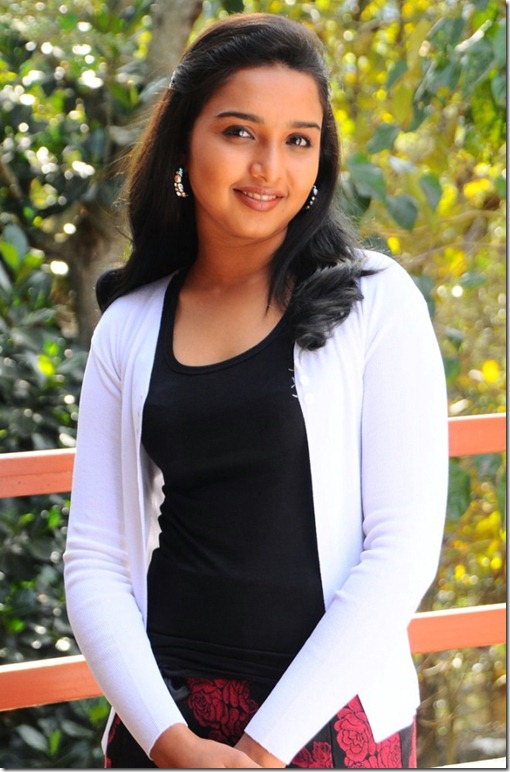 Thulli Vilayadu Movie Actress Deepti Stills