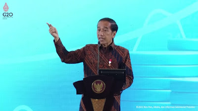 Jokowi Pamer Pembangunan Infrastruktur di Depan 100 Ekonomi