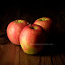 Manzanas Pink Lady sobre la mesa