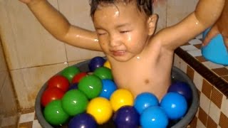Nizar Mandi Bola Lucu ❤ diKamar Mandi - Ball Swimming Kids Pool Fun Mainan Anak
