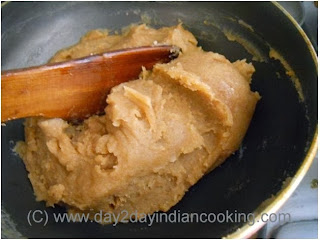 step 4 of making wheat flour halwa