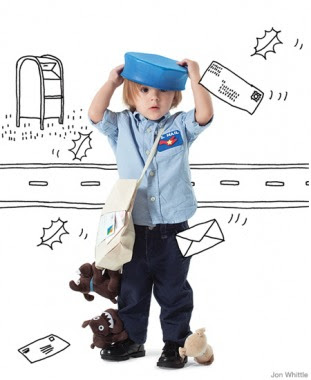  Do you think this little mailman costume is cute? You just need a suitable bag and a mailman hat to turn your baby into a true mailman.
