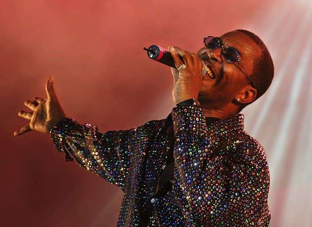 Le chanteur du groupe Kool & The Gang, Ronald Bell, le 6 juillet 2003 au festival de musique Solidays