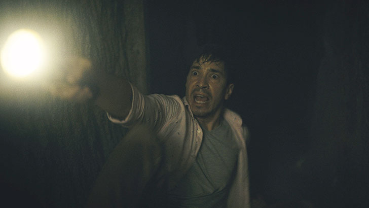 Justin Long como AJ no filme 'Noites Brutais', de Zach Cregger. Foto: ©BoulderLight Pictures