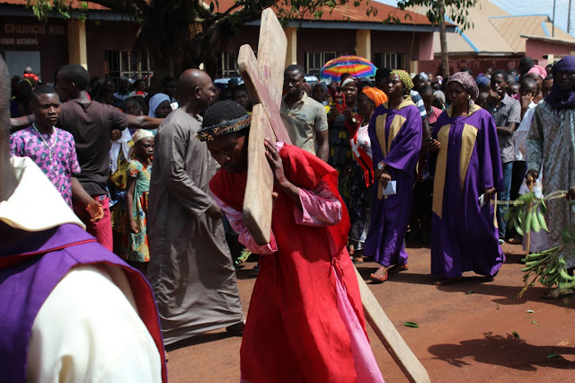 Jesus Carrying His Cross ____Photo/Video Speak: Saint Anthony Parish Otukpo Passion Of Christ (Passion Play) 2017___