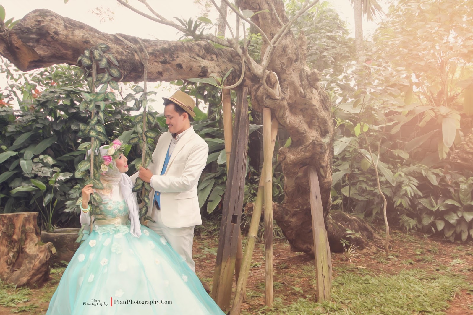 Prewedding Rumah Kayu Goen Tangerang  Pian Photography