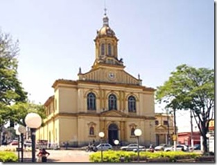 Itu igreja Matriz de dia