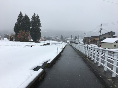 雪が積もる石打駅周辺