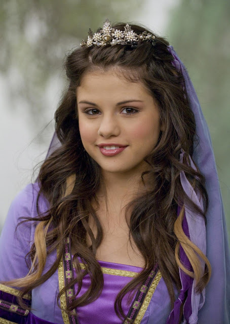 selena gomez hairstyles and photos 2011-2012