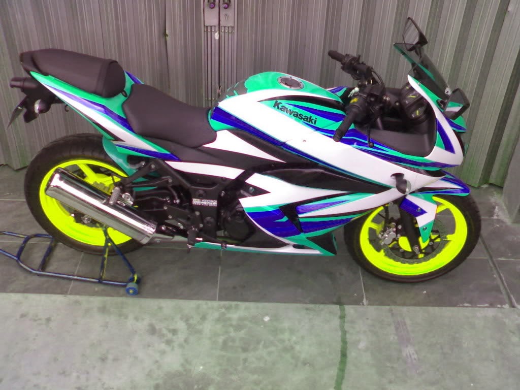 Gambar Modifikasi Cutting Sticker Kawasaki Ninja 250