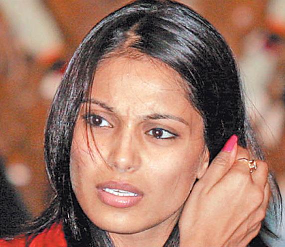 Bipasha Basu Tanpa Solek