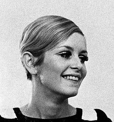 twiggy hairstyle a hairstyle by Vidal Sassoon, Stylists from Vidal Sassoon 