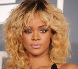 Rihanna Menderita Penyakit Narsis Akut