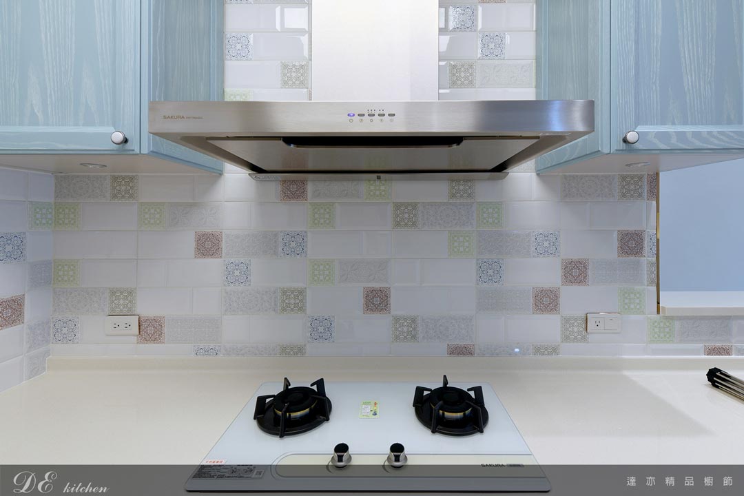 SAKURA 二口小面板易清檯面爐「G2522G」在廚房設計中的應用實例｜達亦精品櫥飾