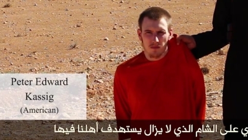 Παγκόσμιο σοκ !! νέο βίντεο όπου άνδρες του Ισλαμικού Χαλιφάτου αποκεφαλίζουν Αμερικανό όμηρο Peter Edward Kassig