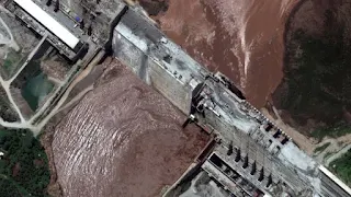 A Tanzanian dam is in Egyptian hands.. Will "dam diplomacy" succeed in putting pressure on Ethiopia? The Egyptian return to Africa comes through construction diplomacy and participation in development projects, especially in the Nile Basin countries, as a priority strategic target. Therefore, major Egyptian construction companies appeared in the construction cadre and infrastructure projects in the brown continent.  Participation in development has always been a way to a real, influential presence. The Egyptian withdrawal from development projects in Africa in the mid-1990s, following the assassination attempt on former Egyptian President Mubarak in Addis Ababa, was a harbinger of danger to Egyptian interests in its African expansion, as it is a national security linked to its first tributary of life, represented by the Nile River.  From here comes the Egyptian return to Africa through construction diplomacy and participation in development projects, especially in the Nile Basin countries, as a priority strategic target. Therefore, major Egyptian construction companies appeared in the construction cadre and infrastructure projects in the brown continent, especially in the Nile Basin countries, including Tanzania, In which Egyptian companies build a dam, it may be a return for Cairo to the African stadium.  African solutions to Africa's problems  This is an Egyptian principle established during Cairo's presidency of the African Union, based on the principle of strengthening its cooperation with the countries of the continent, through development projects in South Sudan, Uganda and Tanzania, specifically in the field of water and energy projects.  The imprint of the Egyptian partnership began in South Sudan through a grant that worked to establish two stations for measuring levels and disposal in the city of Mangla and Nimoli on the Sea of ​​the Mountain, in preparation for their operation, in addition to the establishment of 6 underground drinking water stations on February 5, 2020, which had been contracted with a specialized Egyptian company In 2019, the hydrogeological and geophysical survey was completed and the necessary studies were prepared, and the first well drilling began in the Coptic Hospital in Juba, according to a report by the Egyptian Ministry of Irrigation last April.  In Uganda, the Egyptian government announced in 2018 an agreement to establish 5 dams, and this project was launched with a capacity of no more than 10,000 cubic meters for the five dams, called "medicine tanks", also with an Egyptian grant of $9 million. Egypt also completed the first phase of a project Preventing the risks of flooding in Ksese County - western Uganda - and the preparation of its second phase, which aims to protect the county from the dangers of flooding and protect property and citizens.   In November 2018, the Egyptian Ministry of Irrigation confirmed, on the sidelines of its delegation’s attendance at the activities of the Sustainable Blue Economy Conference in Kenya, the start of activating a memorandum of understanding signed between the two countries in 2016 to implement water resources management and development projects in Kenya to provide drinking water and raise the technical and skill capacities of Kenyan technical cadres.  In implementation of the agreement, monitoring stations were established in the main rainfall catchments in Kenya, namely Lakes Victoria, Kyoga and Albert, and the project received international funding, and 180 underground wells were drilled in Kenya.  In Tanzania, 60 underground wells have been dug in different Tanzanian provinces, which suffer from water scarcity, and more than 120 thousand Tanzanians have benefited from these wells on average per well.  Egyptian companies and the Rufiji Dam in Tanzania  The Egyptian "Arab Contractors" company also contracted to design and build the Rufiji dam and power station in the Stigler Gorge area at a cost of $3.6 billion. The project was supposed to take three years to open in 2021, but the matter was delayed for another two years, according to Tanzania.  This project is considered one of the most vital projects in Tanzania, as the dam aims to generate a total power of 2,100 megawatts, via a high-voltage electric line, to be integrated into the national electricity grid.  The Tanzanian dam is 134 meters high, and its lake stores 34 billion cubic meters of water, covering an area of ​​1,350 square kilometers with a length of 100 km.  Egypt is also establishing a center for forecasting rain and climate changes within the framework of bilateral cooperation with the Democratic Republic of the Congo, to maximize the integrated management of water resources, in addition to training 437 African trainees through more than 35 courses in the field of management at the field level, design and maintenance of dams.  Dr. Amani Al-Taweel, advisor to the Al-Ahram Center for Political and Strategic Studies and an expert in African affairs, tells Arabi newsc that Egyptian participation in development projects in African countries in general represents an important return for Egypt to its African expansion, but the matter is “not to the required degree,” she said, adding that “on the Egyptian companies and Egyptian businessmen enter all areas of development in Africa.” She pointed out that the construction of an Egyptian company dam in Tanzania “is an indication of the change of Egypt’s strategy towards Africa and the diversity of its tools and mechanisms, a step that we cannot call (integrated dam diplomacy), because this is the only dam. Which has been implemented in an African country by Egypt, but Cairo cooperates with countries on the continent in matters related to irrigation and agriculture techniques.”   In her interview with Arabi news, Al-Taweel denied the idea of ​​"besieging Ethiopia" by participating in development projects in the continent of Africa, and stressed that restricting this Egyptian tendency to besieging another country is "a dwarfing of Egypt's strategy on its continent", because Africa was and remains an important issue for Egypt at the strategic level. “Regardless of Ethiopia and its dam,” she says.  The issue of the Renaissance Dam certainly has a central importance in Egypt’s strategy, according to the expert on African affairs, but in the end, Egypt has other interests, including “reducing the security threats represented by terrorist groups, as well as the security of the Red Sea and regional stability, in addition to the Renaissance Dam of course.” : "These objectives prompted Egypt to take strategic measures related to its military repositioning by signing security agreements with some countries of the continent, especially in the Nile Basin, as well as military concentrations at the entrance to the Red Sea and elsewhere."  Al-Taweel concluded her speech to Arabi news by saying: "Let us say that it is not required for any country to hold back another country, but what is required is the formation of stable bilateral relations, controlled by various tools that guarantee regional stability and the interests of both countries. Therefore, it is not one of Egypt's goals in its developmental move with African countries besieging anyone. Rather, it is to protect the national interests of Egypt first and foremost.”  An Egyptian presence after years of complacency  “The Egyptian role in Africa has been increasing in presence since 2014, as the Egyptian leadership became aware of the great danger of complacency in Egypt’s national security in Africa,” said Dr. Abbas Sharaki, the Egyptian professor of geology and water resources, in an interview with Arabi news, adding that Africa “does not represent Egypt has the Nile River or water security only, but other security issues and issues related to Egypt’s international weight, based on its weight on its continent.”  He added that Egypt's implementation of a dam in Tanzania is a "good step within the framework of Egypt's support for the development projects of its partners in Africa," pointing to the strong relations between Egypt and Tanzania, as the Egyptian Ministry of Irrigation has implemented many development projects there.  Sharaki explained that "the Stigler Dam is located on the Rufiji River, which is an inland river in Tanzania with a length of 600 km and an annual revenue of between 10 billion and 58 billion cubic meters, with an average of about 20 billion cubic meters annually," and stressed that this dam "has no negative impact on any A neighboring country to Tanzania, and therefore it represents a safe development without damage, unlike the Renaissance Dam, which severely affects the historical water share of Egypt.”  Sharaki added that it was the repercussions of the Corona virus that delayed the process of diverting the river to complete the construction of the dam and the installation of turbines, after it was planned to be completed in 2022.  Sharaki pointed out that Egypt needs the support of the Nile Basin countries to achieve its vision, pointing out that Cairo's diplomatic, political and economic moves in Africa are currently "legitimate and within the framework of preserving Egyptian national security from any potential threat, as well as the search of all countries of the world to enhance their interests and protect their security." ".  He stressed that Egypt has for many years lost its soft power arm in Africa after it was the master of the continent in the 1960s, but through an integrated strategy that moves with "slow diplomacy" to resolve the positions of the countries of the continent from supporting Ethiopia in the file of the Renaissance Dam to "dealing with the matter in terms of danger" Which it represents, not only as a development project as promoted by Addis Ababa, because Egypt does not reject any development move for the countries of the continent, as evidenced by its participation through its major companies in building dams and important projects in Africa, but that the development of the country is at the expense of the security and stability of other countries, this threatens An entire region, not just Egypt or Sudan.  It is noteworthy that the Egyptian “Arab Contractors” and “El Sewedy Electric” companies are responsible for building the Rufiji Dam in Tanzania, as the Egyptian government announced, through the Minister of Housing, on August 18, 2021, the start of installing the first parts of the first turbine, which will generate energy through the water of the dam. The dam's total number of turbines is 9, enough to generate 2,100 megawatts of electricity.