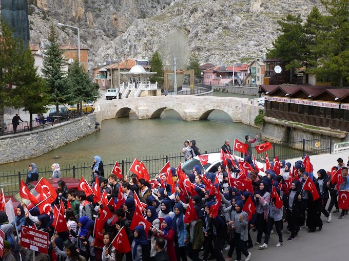 Bozkır'da Zeytin Dalına destek ve Şehitlerimiz ve Mehmetçik için yürüyüş yapıldı.