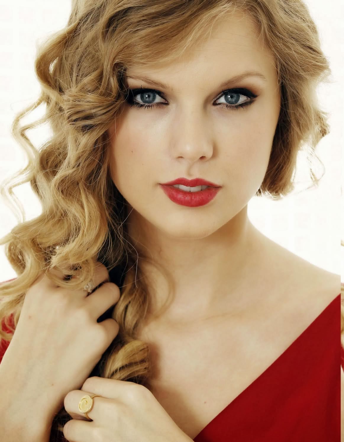 Taylor Swift fans, maybe you want to try her hairstyle and haircuts  title=
