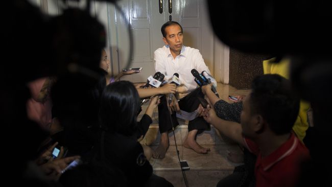 Cuma Tegur Keras Menteri Tapi Tak Reshuffle, Jokowi Dinilai 'Cuci Tangan' Soal Masalah Bangsa