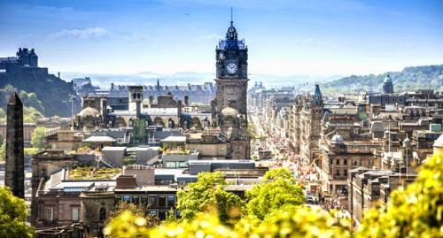 10 Amazing First Dates You Need To Go On In Edinburgh