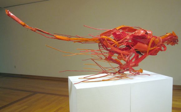 sayaka ganz esculturas animais em movimento de objetos plásticos reciclados