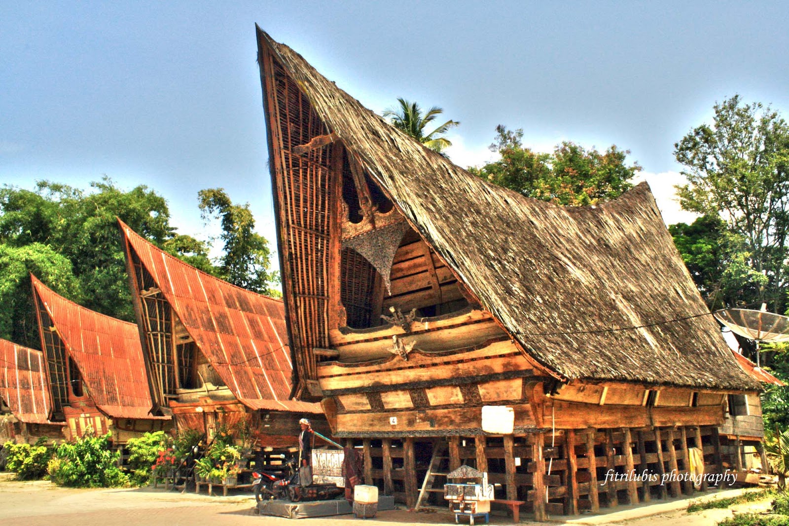 Sabrina Sejarah Rumah  Bolon 