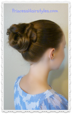 Easy messy bun tutorial, second day hairstyle