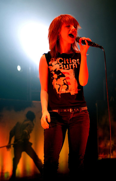 there she is Hayley Williams loveee 