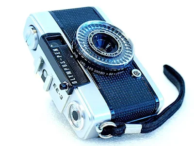 Olympus Pen EE-3 Front Oblique