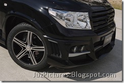 toyota-land-cruiser-black-bison-headlamps