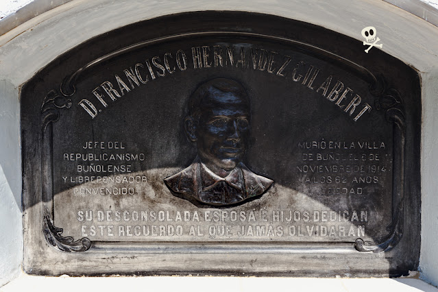 Lápida de Francisco Hernández Gilabert.