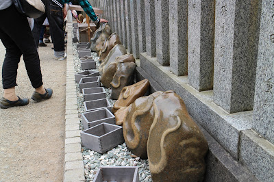 金蛇水神社　蛇紋石