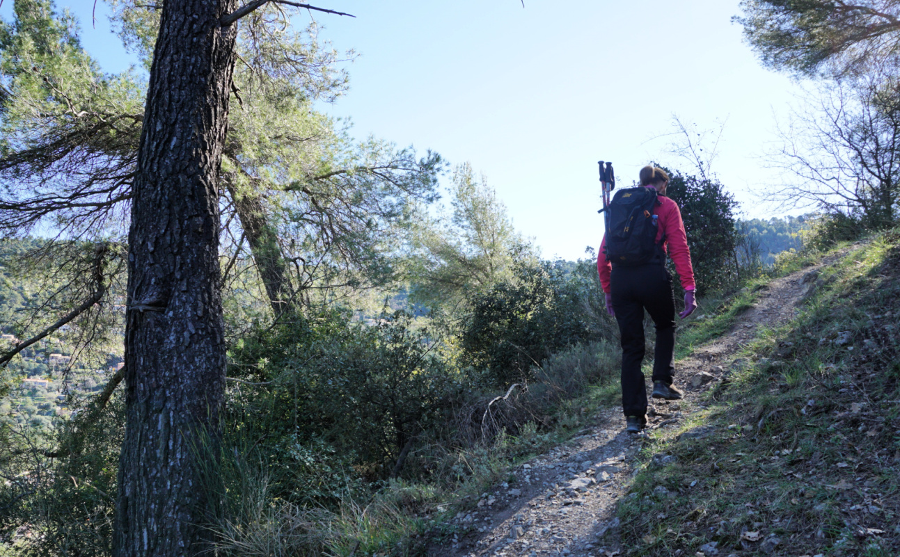 Path above St-Blaise