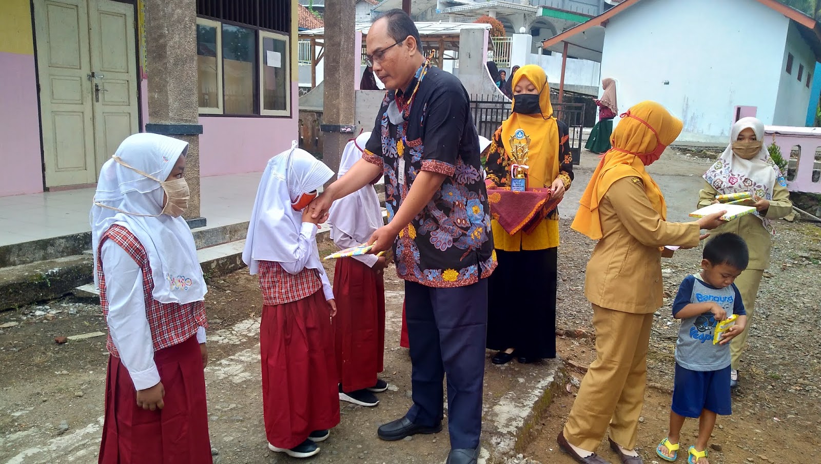 Kegiatan Hari Pertama masuk Sekolah Tahun Pelajaran 20202021